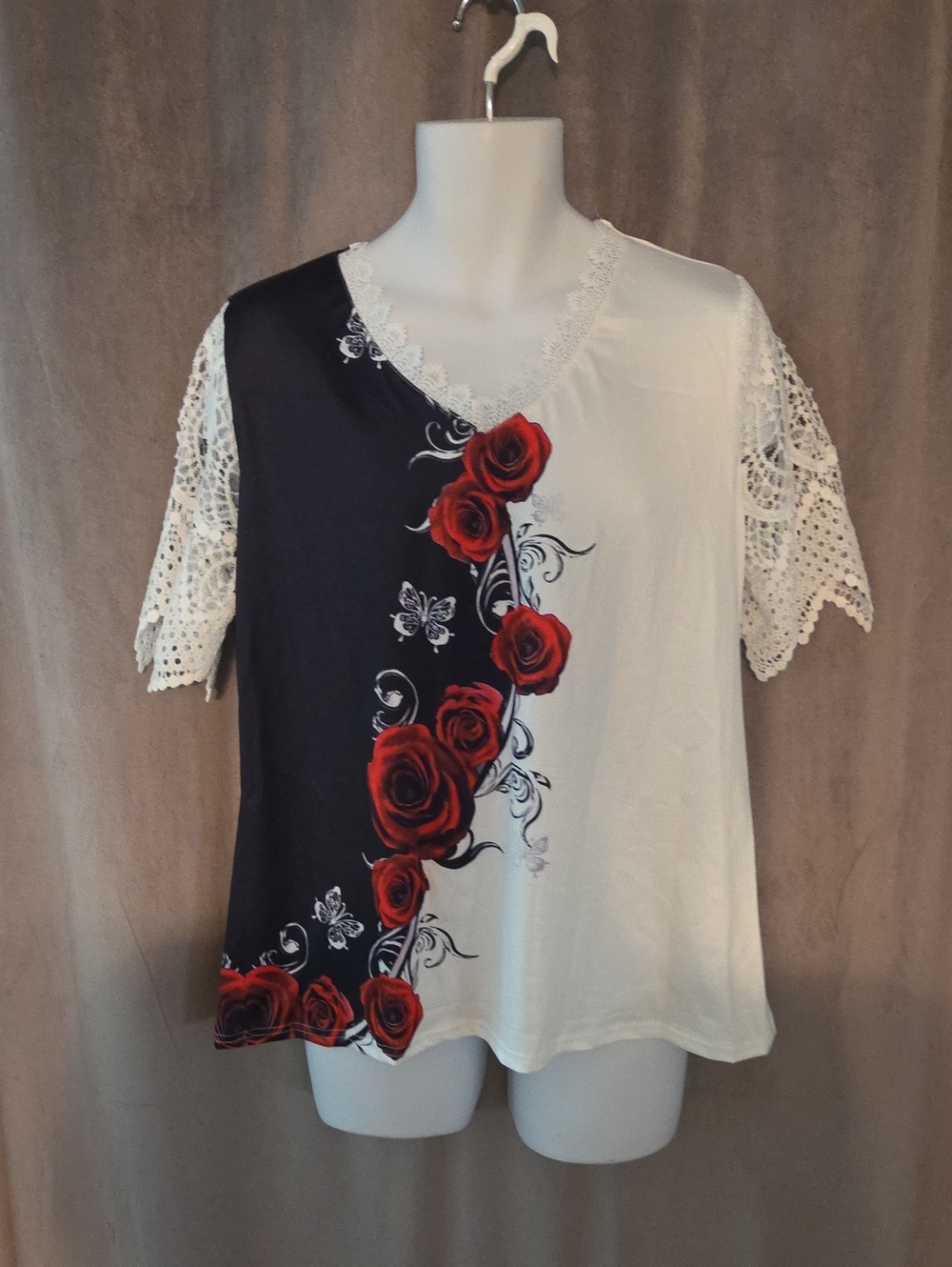 NIP XXL V-Neck Floral Split-Panel Top with Lace Sleeves - Red/Black/White